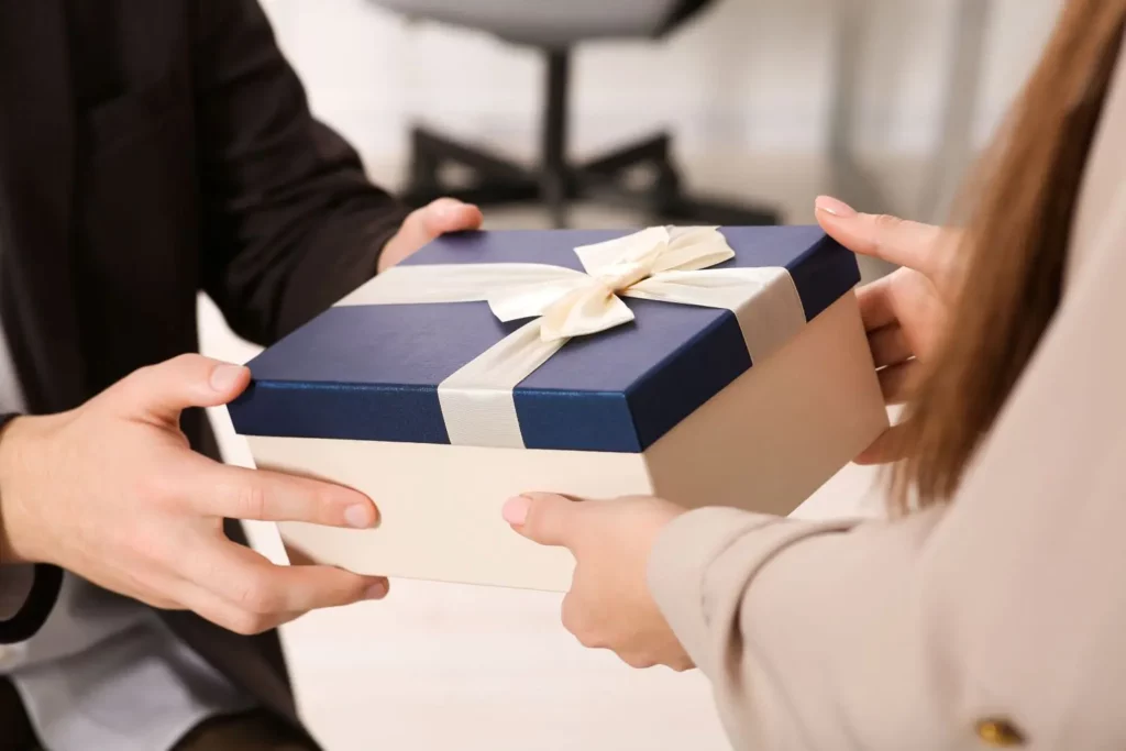 10 Creative Christmas Gift Boxes to Surprise Loved Ones
